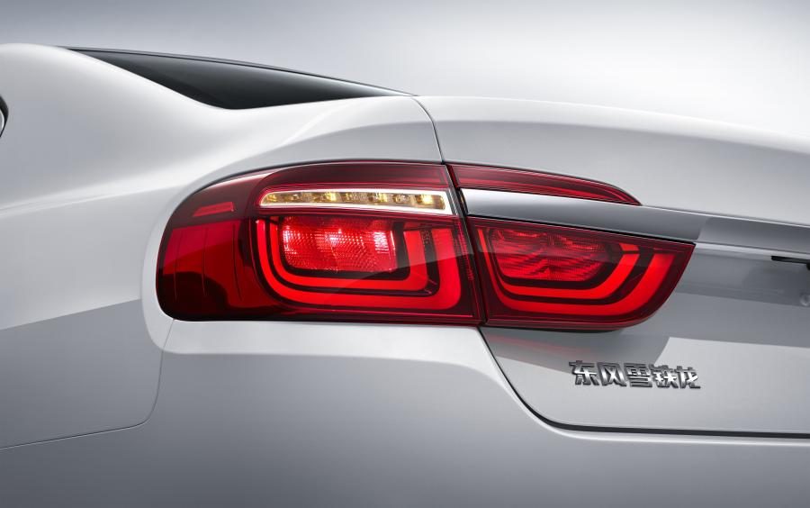 Детали экстерьера Citroen C6 2016 года  (фото 16 из 39)